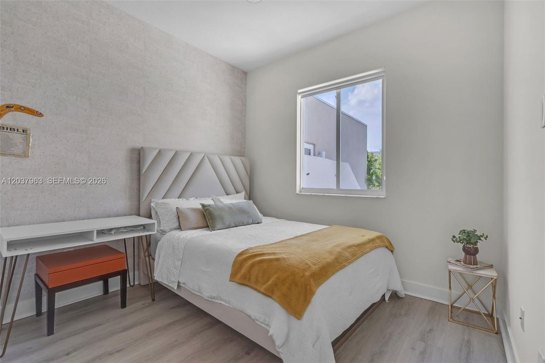 En Venta: $735,000 (4 camas, 3 baños, 1812 Pies cuadrados)