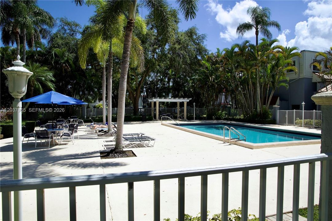 For Sale: $385,999 (2 beds, 1 baths, 971 Square Feet)