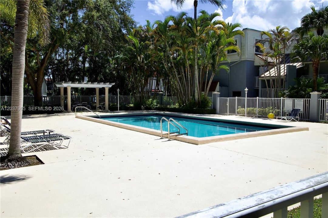 For Sale: $385,999 (2 beds, 1 baths, 971 Square Feet)