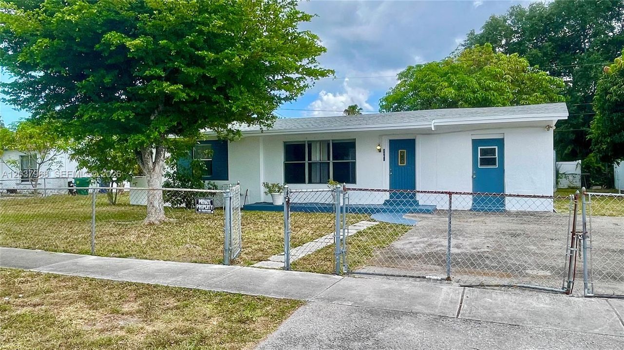 For Sale: $389,900 (2 beds, 1 baths, 1202 Square Feet)