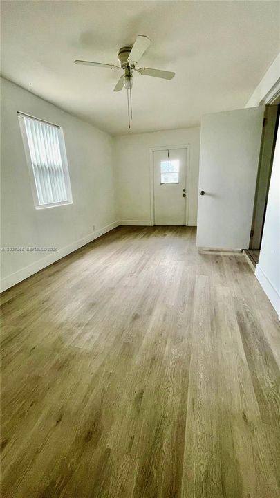 For Sale: $389,900 (2 beds, 1 baths, 1202 Square Feet)