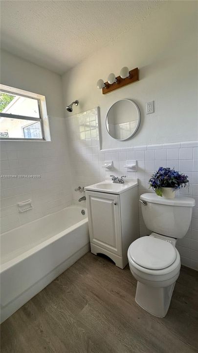 For Sale: $389,900 (2 beds, 1 baths, 1202 Square Feet)