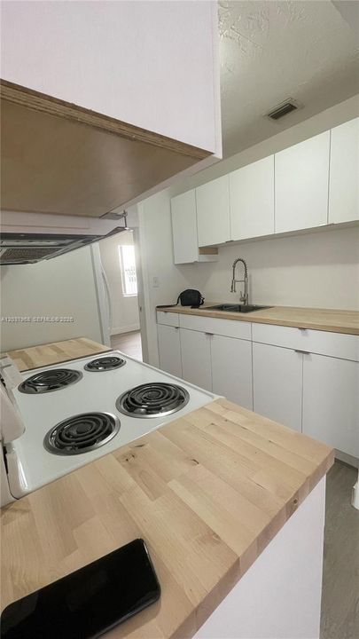 For Sale: $389,900 (2 beds, 1 baths, 1202 Square Feet)