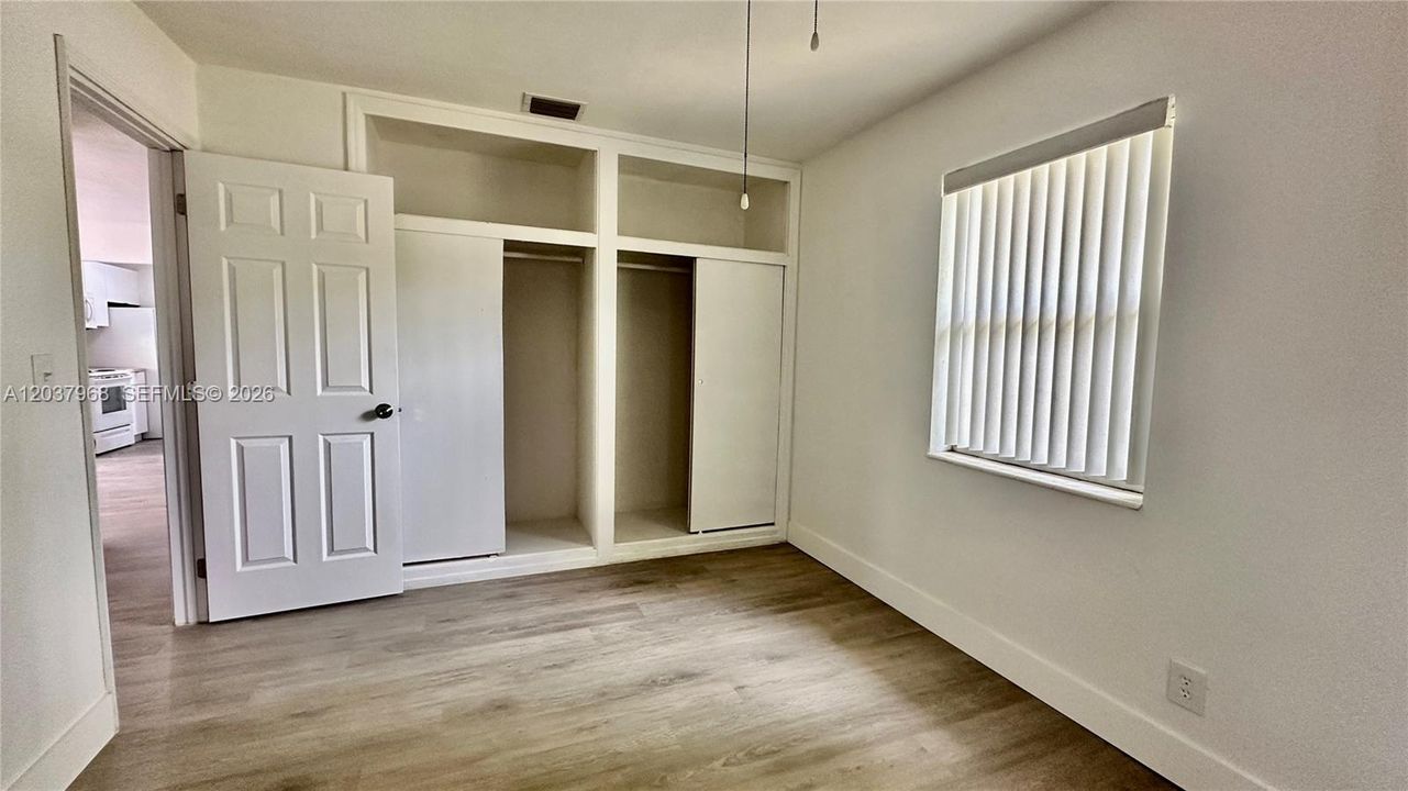 For Sale: $389,900 (2 beds, 1 baths, 1202 Square Feet)