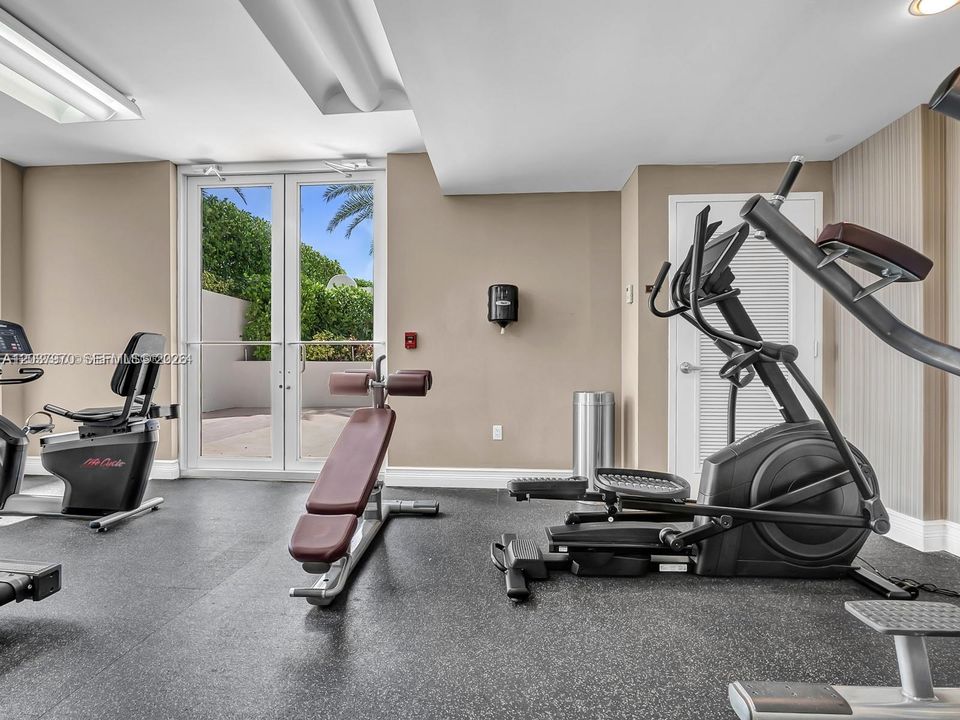 For Rent: $4,300 (3 beds, 2 baths, 1147 Square Feet)