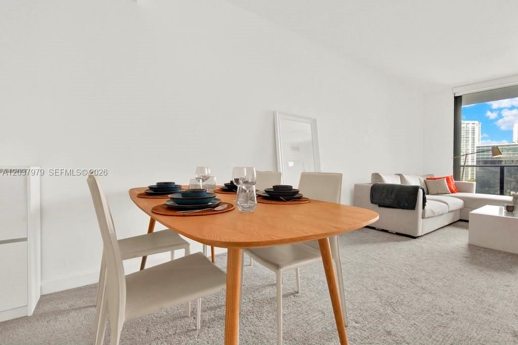 В аренду: $3,600 (1 спален, 1 ванн, 738 Квадратных фут)