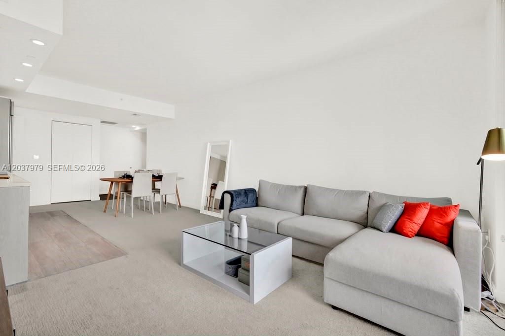 В аренду: $3,600 (1 спален, 1 ванн, 738 Квадратных фут)