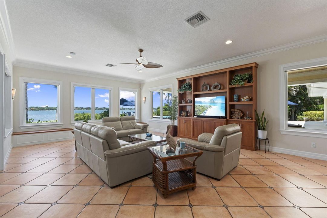1771 SE Saint Lucie