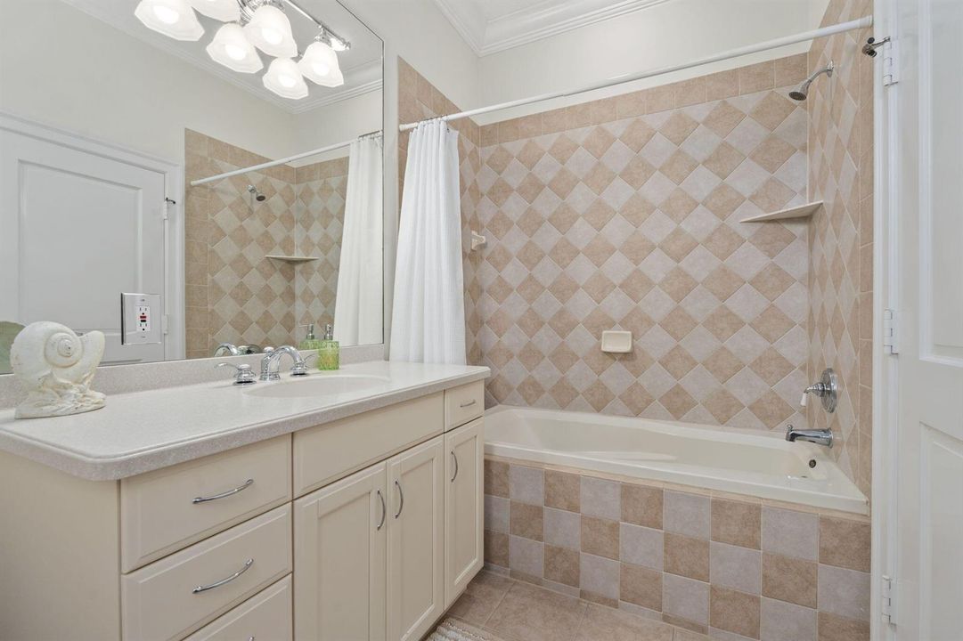 1771 SE Saint Lucie