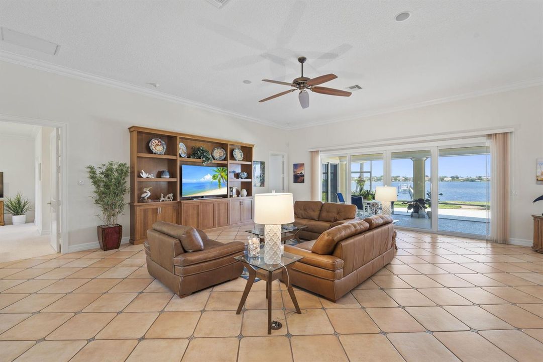 1771 SE Saint Lucie