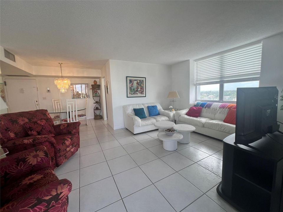 Living/dining room