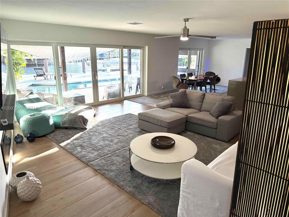 For Sale: $1,749,000 (3 beds, 3 baths, 1685 Square Feet)