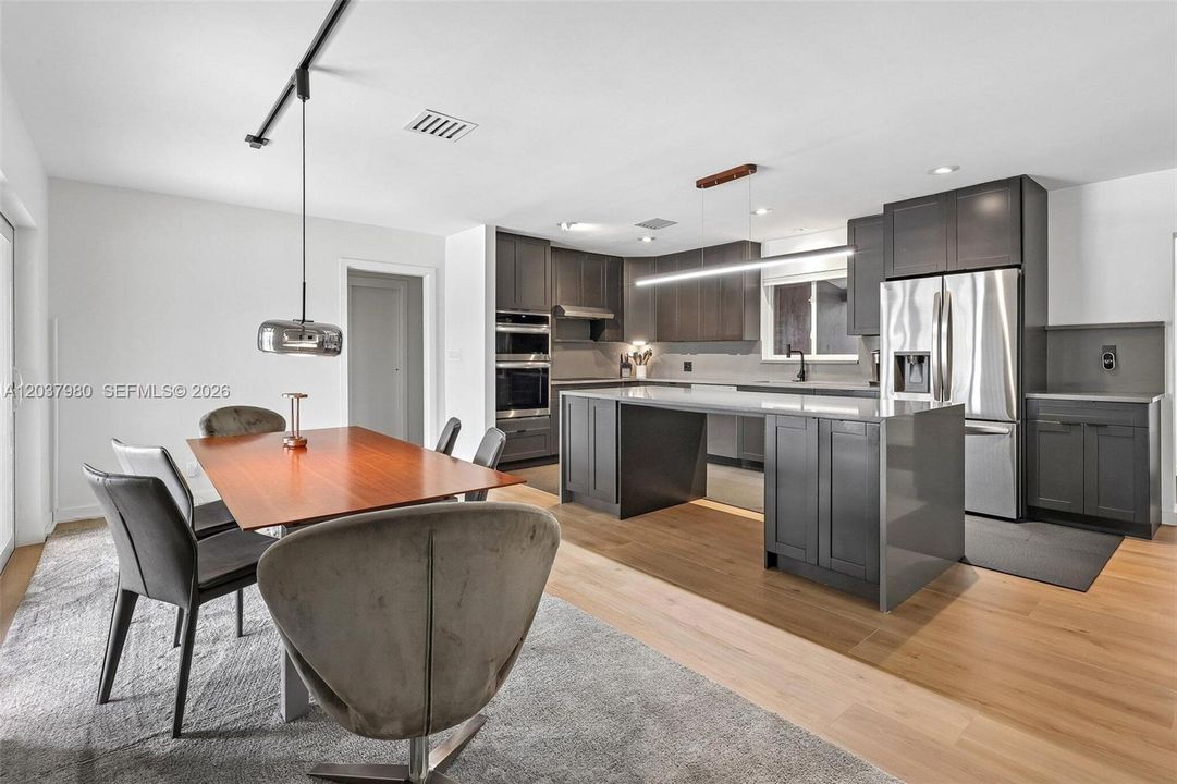 For Sale: $1,749,000 (3 beds, 3 baths, 1685 Square Feet)