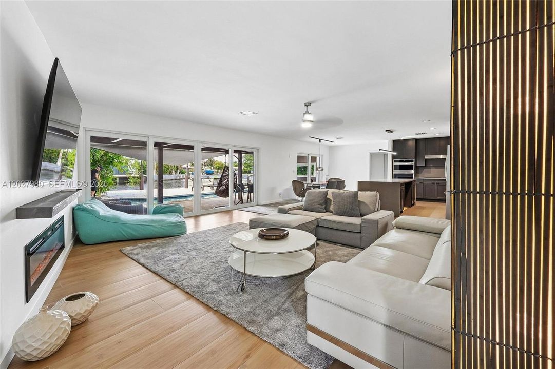 For Sale: $1,749,000 (3 beds, 3 baths, 1685 Square Feet)