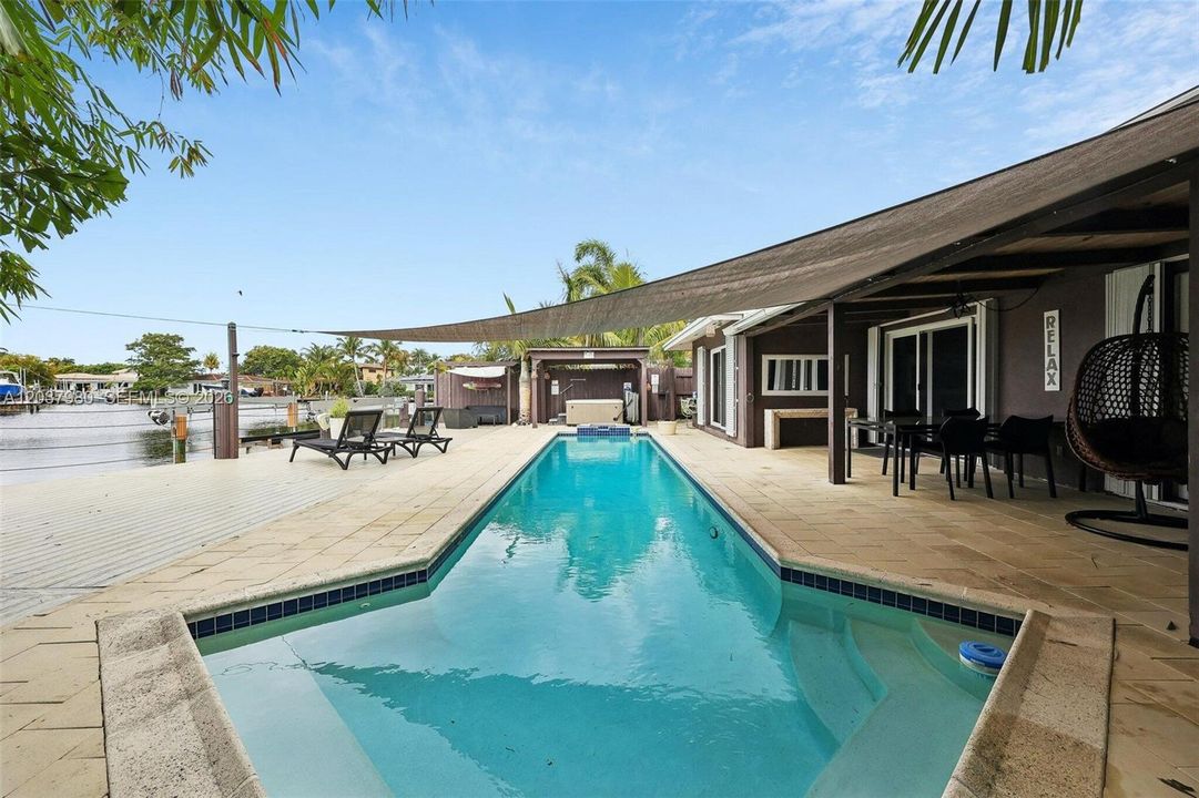 For Sale: $1,749,000 (3 beds, 3 baths, 1685 Square Feet)