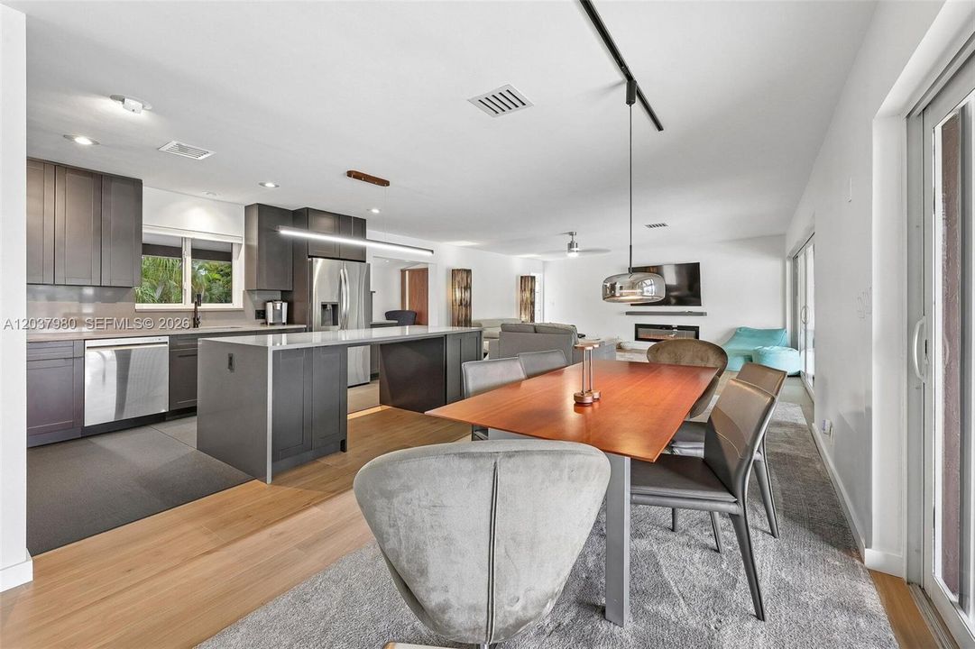 For Sale: $1,749,000 (3 beds, 3 baths, 1685 Square Feet)