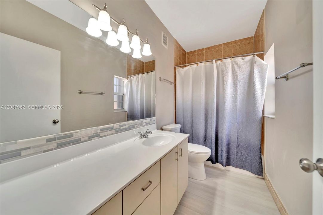 В аренду: $3,300 (3 спален, 2 ванн, 1220 Квадратных фут)