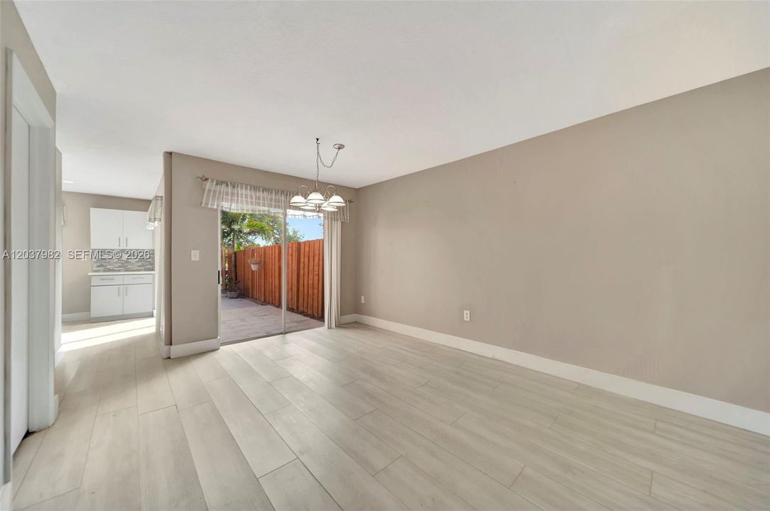 В аренду: $3,300 (3 спален, 2 ванн, 1220 Квадратных фут)