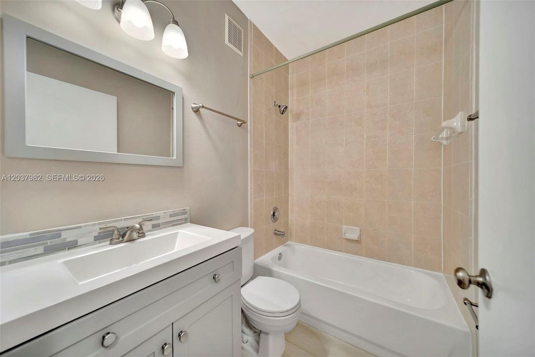 В аренду: $3,300 (3 спален, 2 ванн, 1220 Квадратных фут)