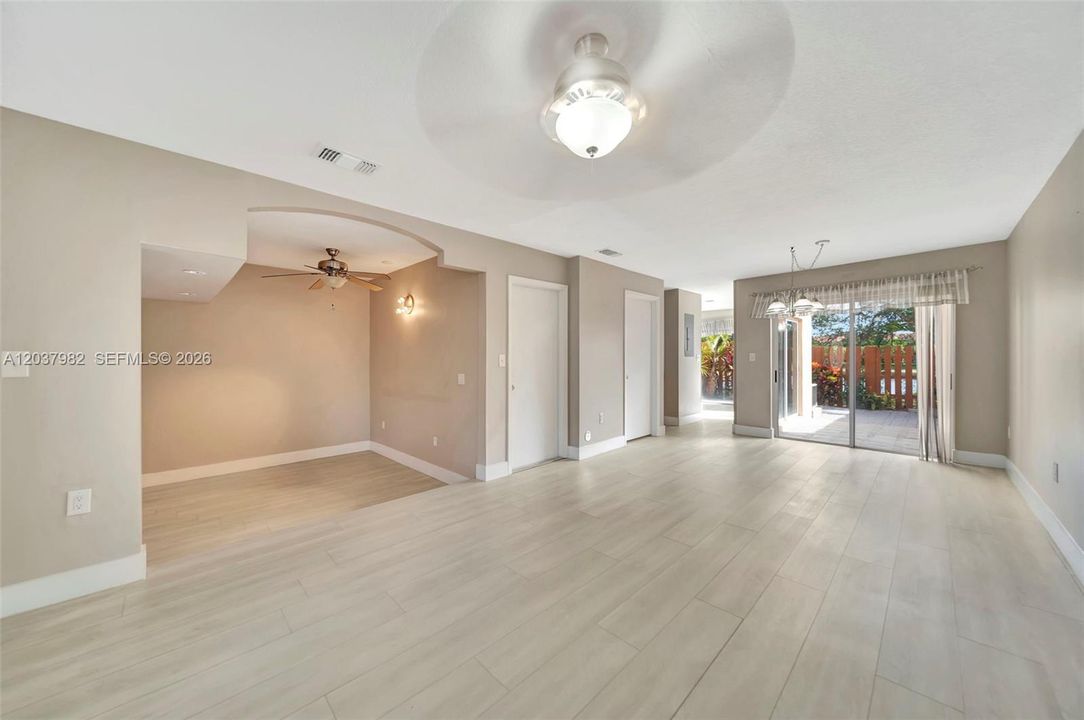 В аренду: $3,300 (3 спален, 2 ванн, 1220 Квадратных фут)