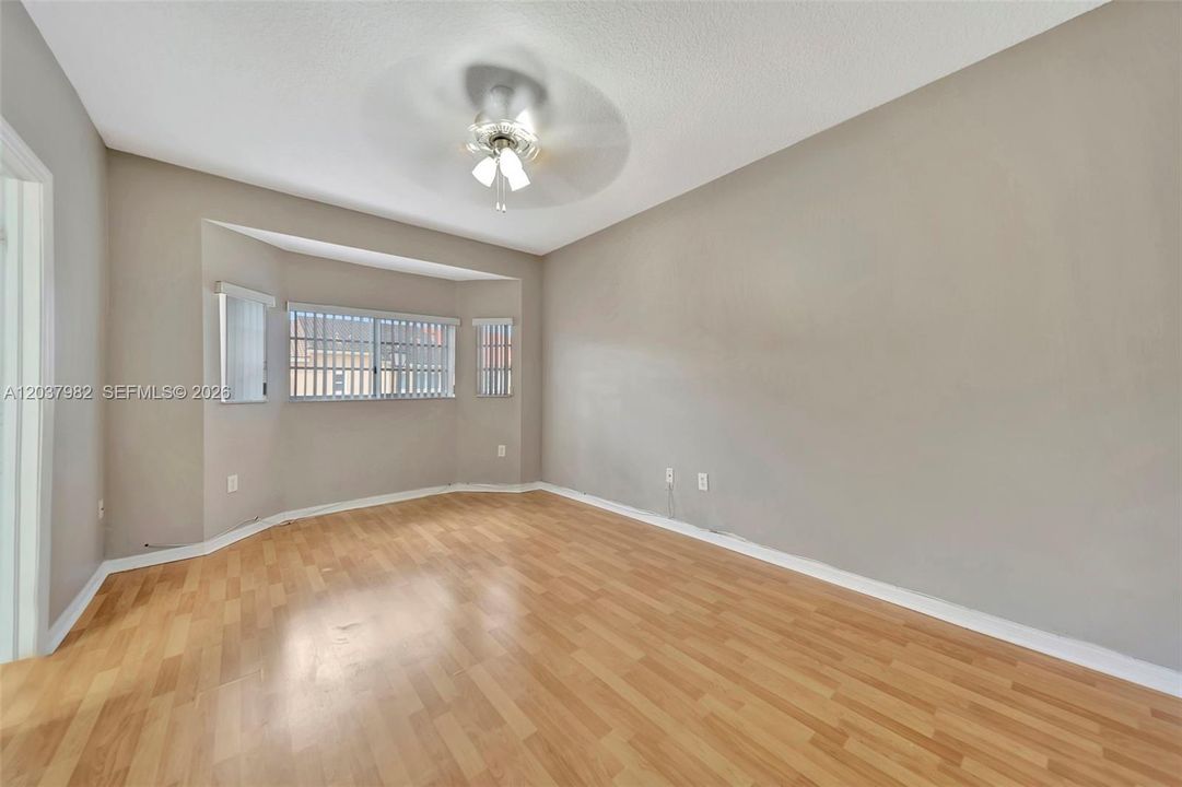 В аренду: $3,300 (3 спален, 2 ванн, 1220 Квадратных фут)