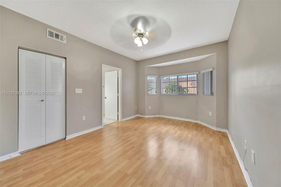 В аренду: $3,300 (3 спален, 2 ванн, 1220 Квадратных фут)