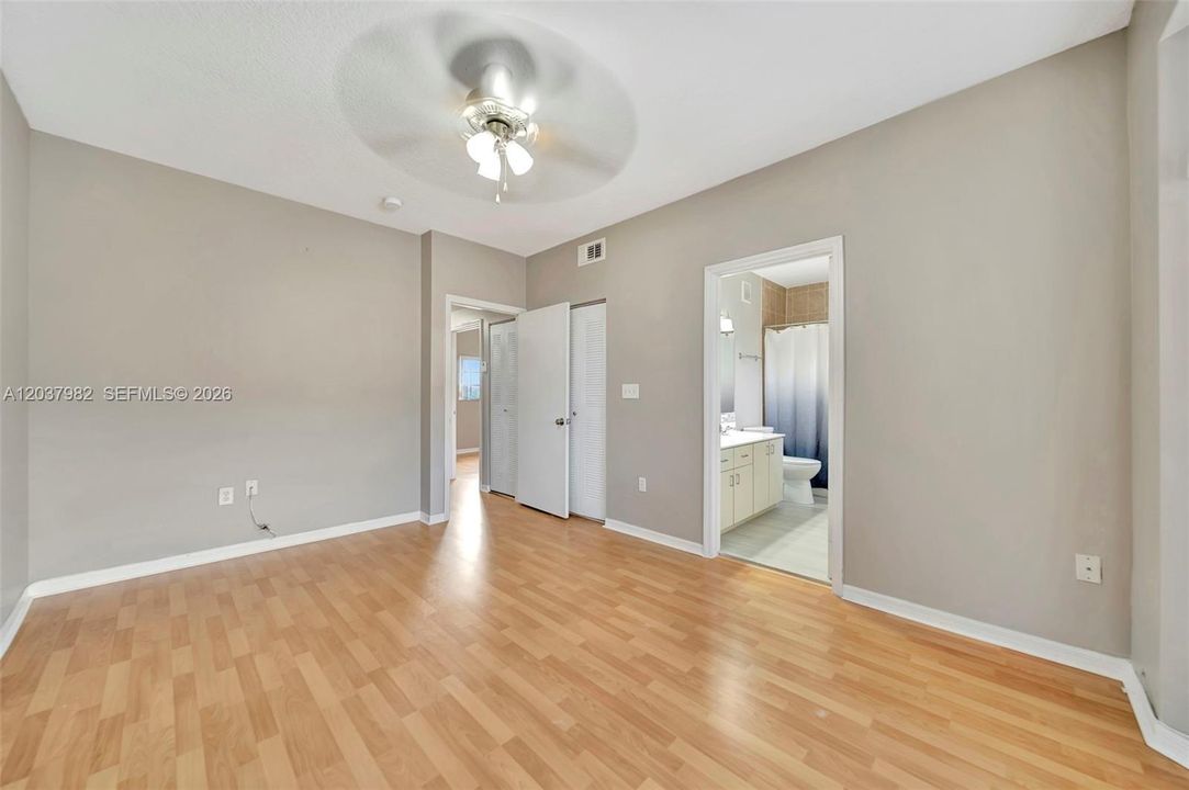 В аренду: $3,300 (3 спален, 2 ванн, 1220 Квадратных фут)