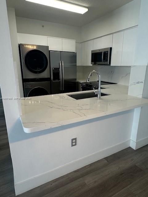 For Sale: $389,000 (2 beds, 2 baths, 867 Square Feet)