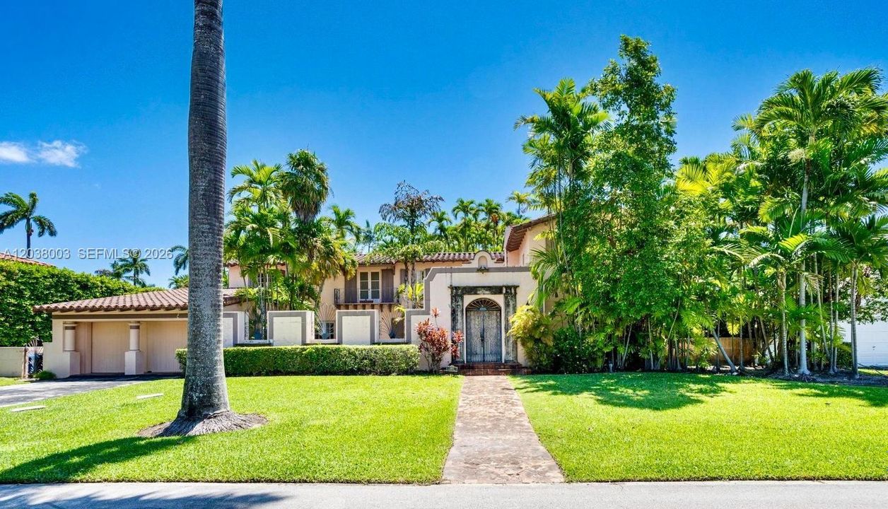 Active With Contract: $5,950,000 (5 beds, 4 baths, 3695 Square Feet)