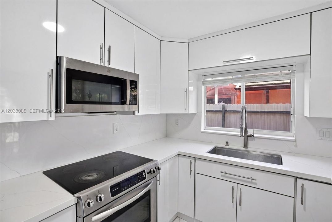 En Renta: $4,500 (4 camas, 3 baños, 2260 Pies cuadrados)