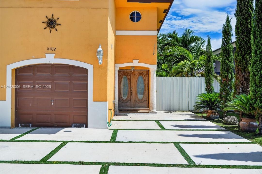 En Renta: $4,500 (4 camas, 3 baños, 2260 Pies cuadrados)