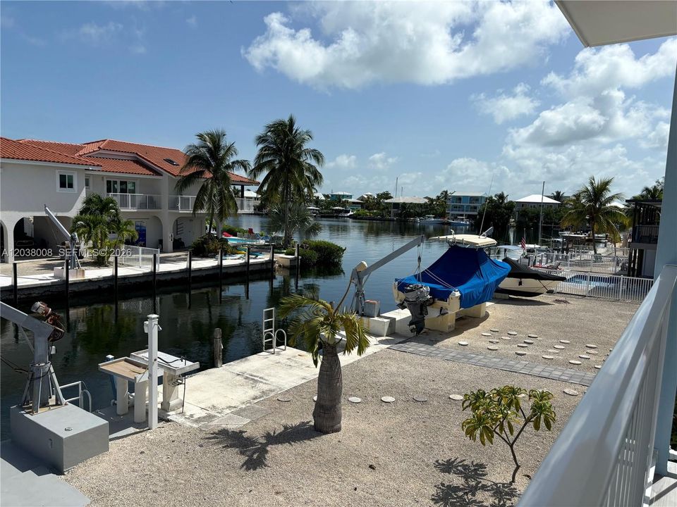 For Rent: $3,300 (2 beds, 1 baths, 840 Square Feet)