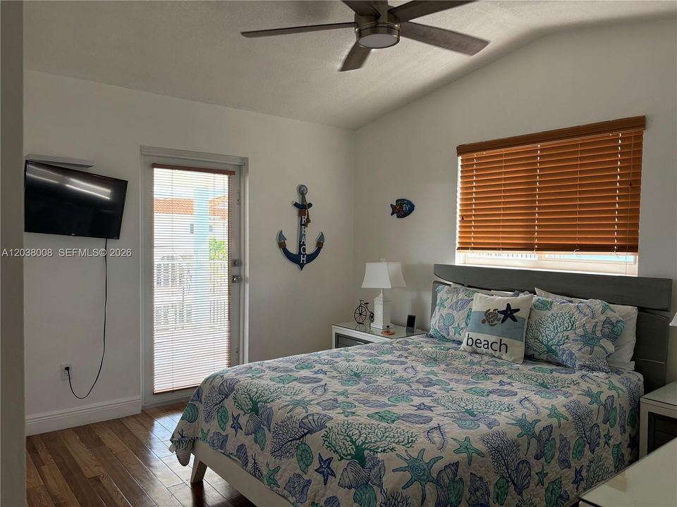 For Rent: $3,300 (2 beds, 1 baths, 840 Square Feet)