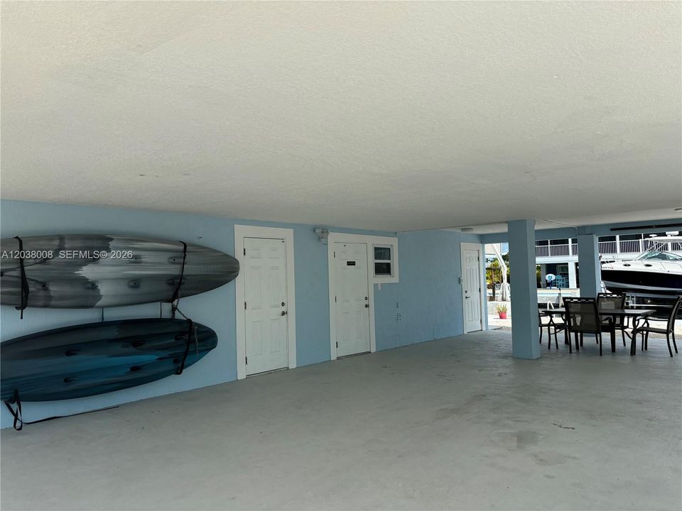 For Rent: $3,300 (2 beds, 1 baths, 840 Square Feet)