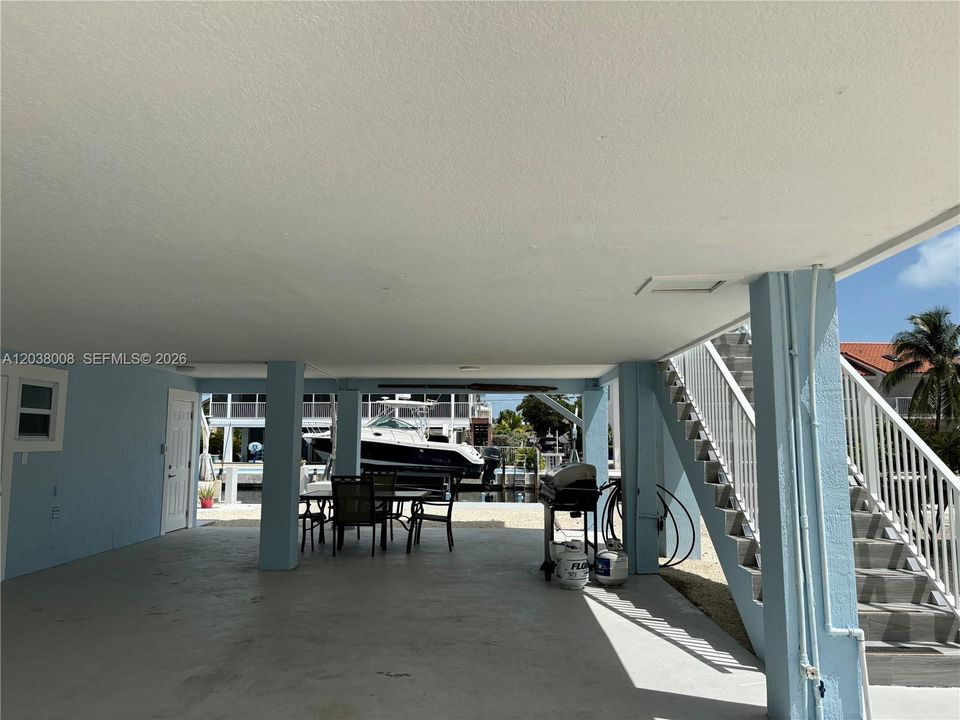 For Rent: $3,300 (2 beds, 1 baths, 840 Square Feet)