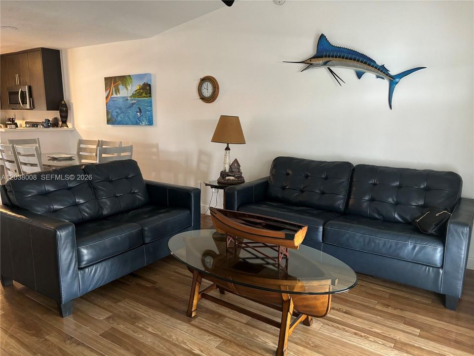 For Rent: $3,300 (2 beds, 1 baths, 840 Square Feet)