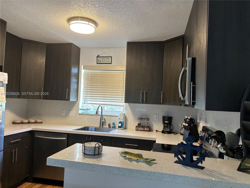 For Rent: $3,300 (2 beds, 1 baths, 840 Square Feet)