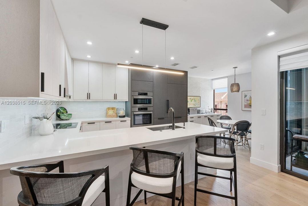 For Sale: $2,400,000 (2 beds, 2 baths, 2117 Square Feet)