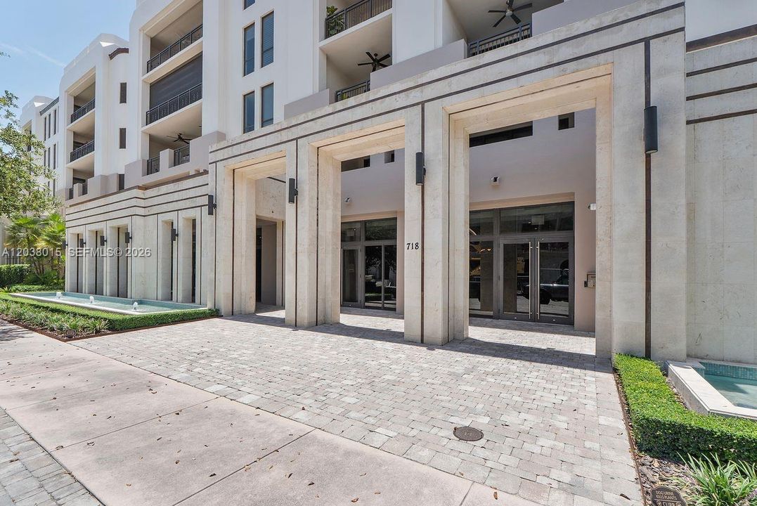 For Sale: $2,400,000 (2 beds, 2 baths, 2117 Square Feet)