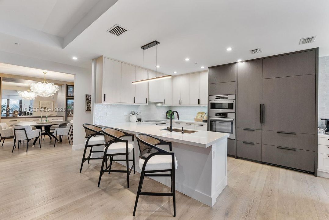 For Sale: $2,400,000 (2 beds, 2 baths, 2117 Square Feet)