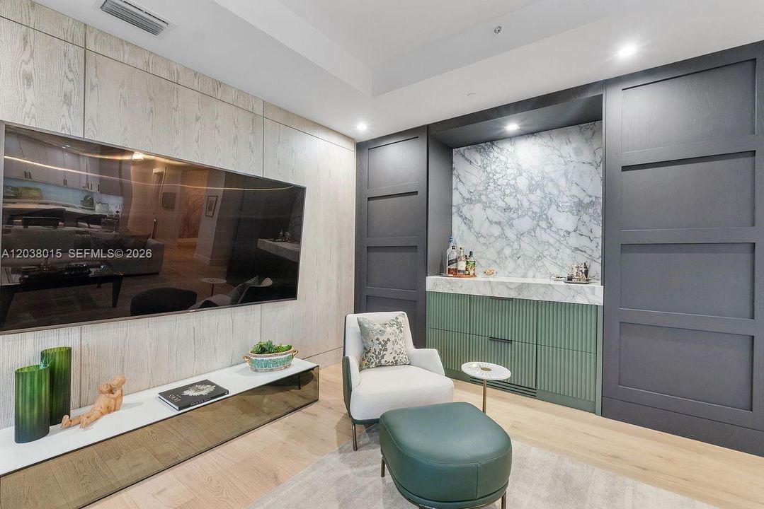 For Sale: $2,400,000 (2 beds, 2 baths, 2117 Square Feet)