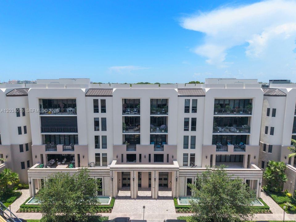 For Sale: $2,400,000 (2 beds, 2 baths, 2117 Square Feet)