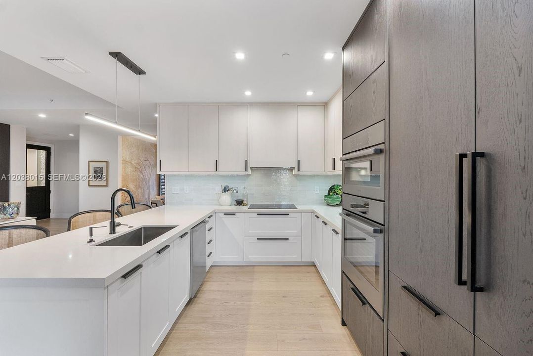 For Sale: $2,400,000 (2 beds, 2 baths, 2117 Square Feet)
