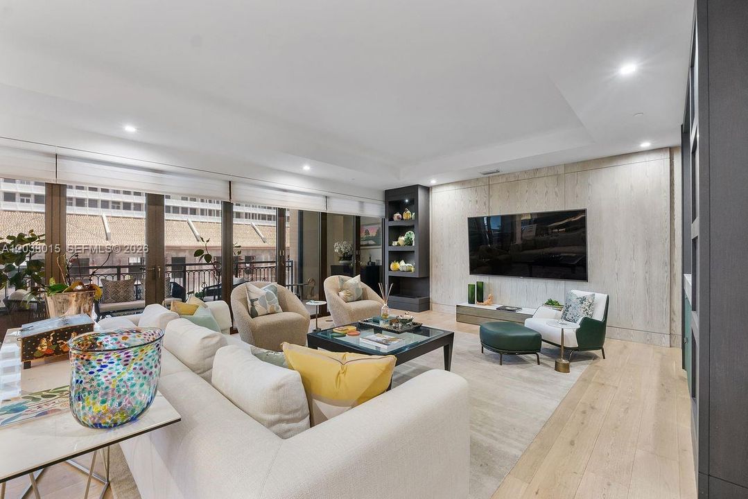 For Sale: $2,400,000 (2 beds, 2 baths, 2117 Square Feet)