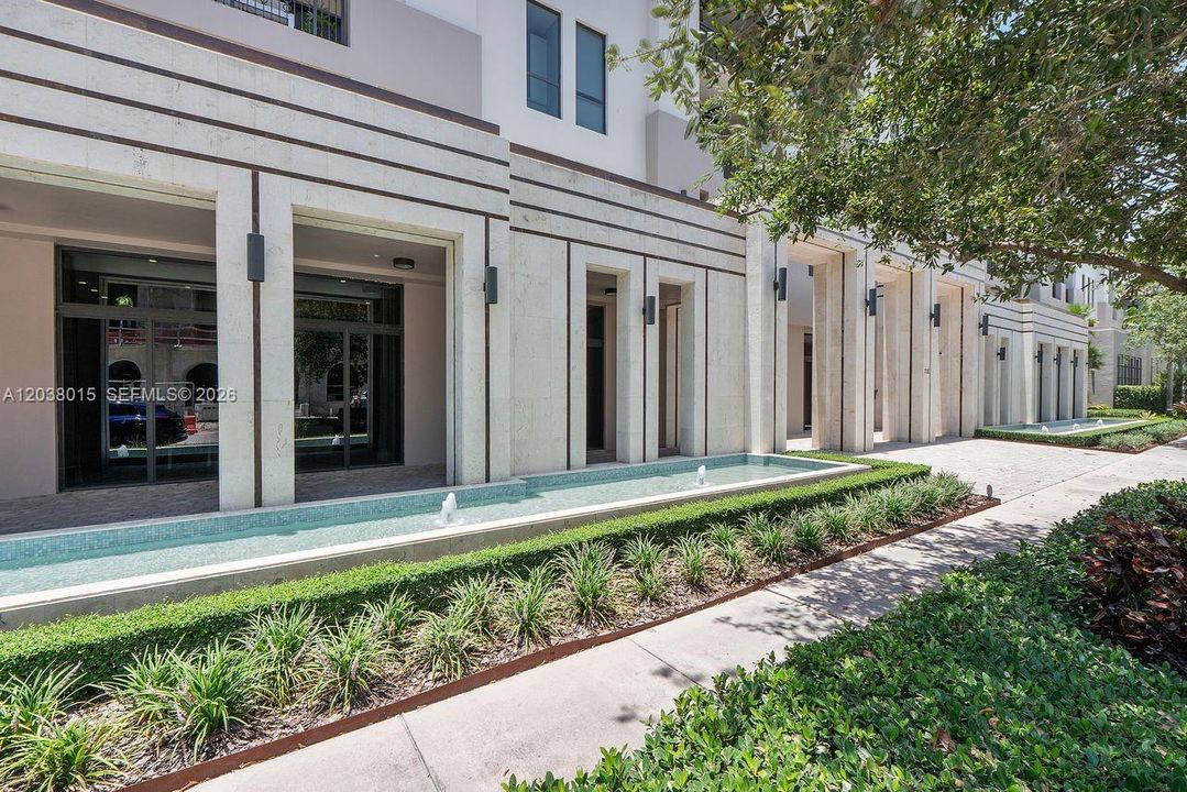 For Sale: $2,400,000 (2 beds, 2 baths, 2117 Square Feet)