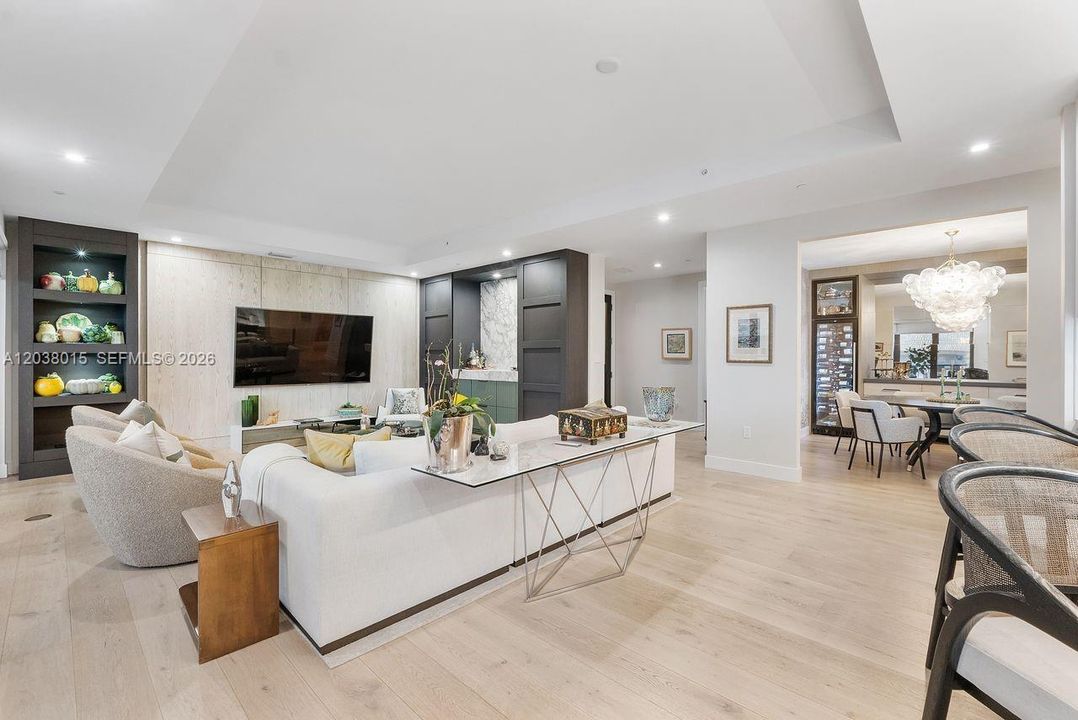 For Sale: $2,400,000 (2 beds, 2 baths, 2117 Square Feet)