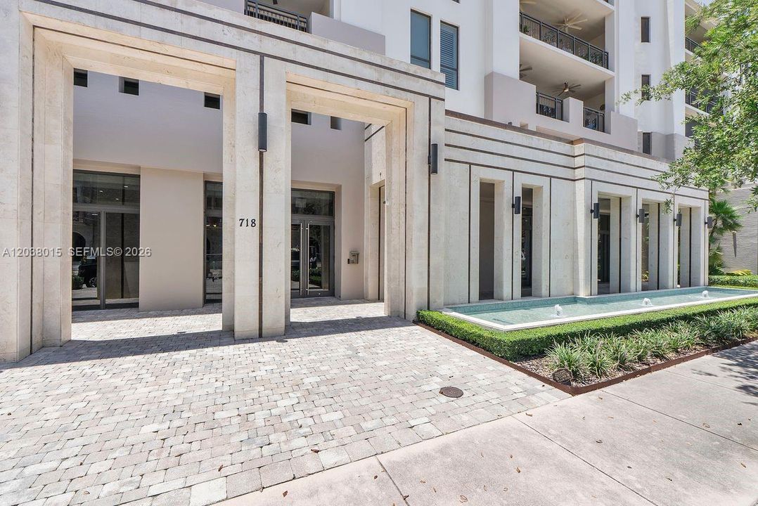 For Sale: $2,400,000 (2 beds, 2 baths, 2117 Square Feet)