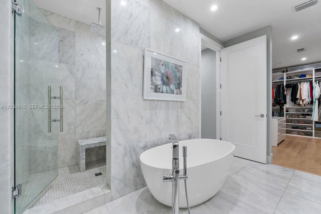 For Sale: $2,400,000 (2 beds, 2 baths, 2117 Square Feet)