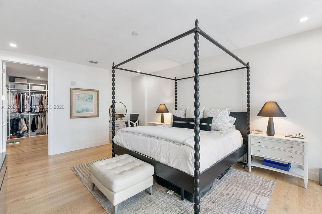 For Sale: $2,400,000 (2 beds, 2 baths, 2117 Square Feet)