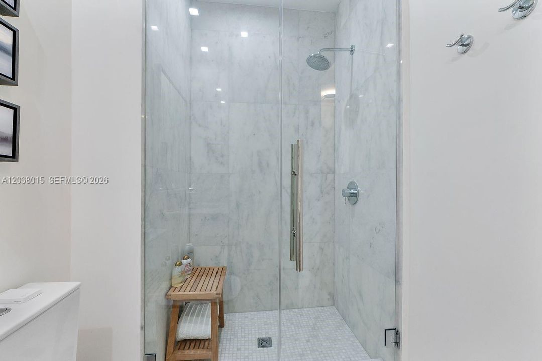For Sale: $2,400,000 (2 beds, 2 baths, 2117 Square Feet)